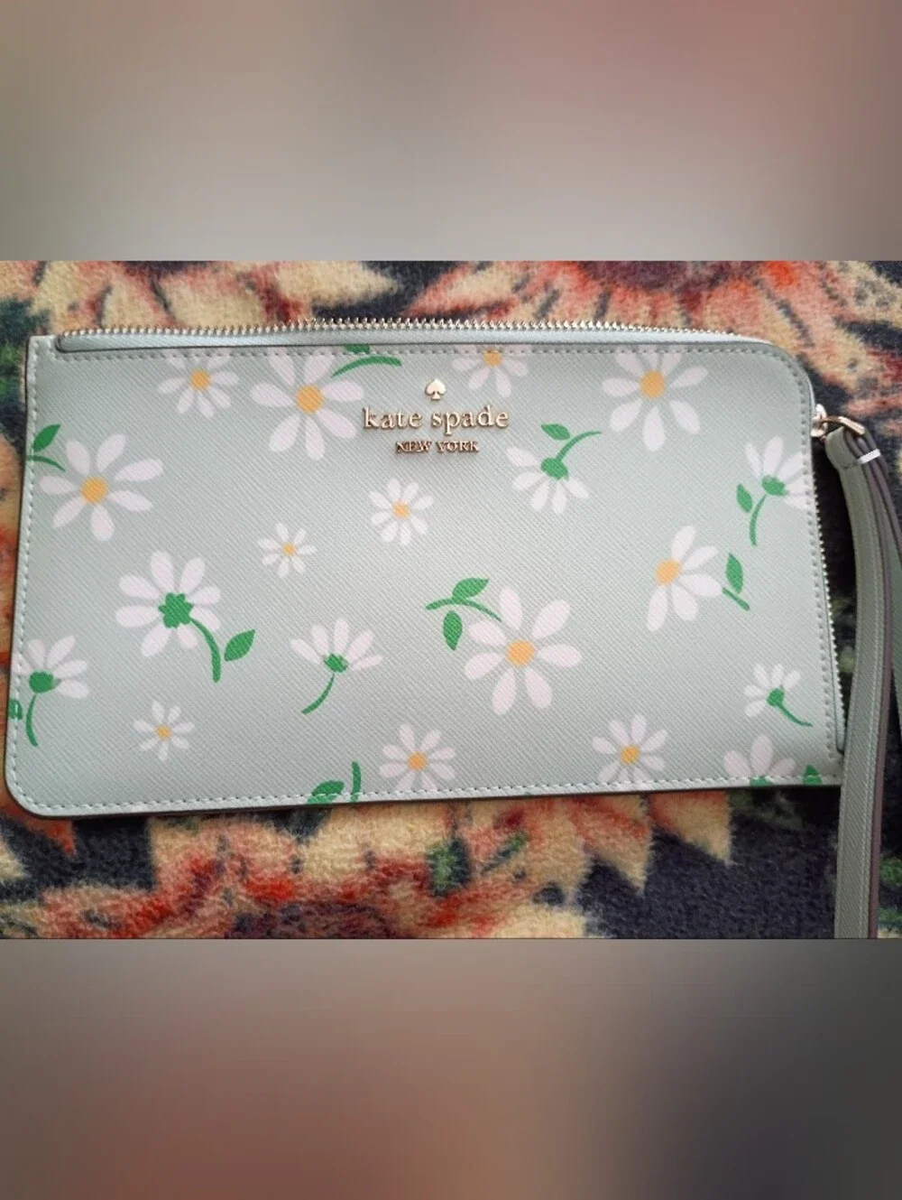 Kate Spade Lucy Day Tripper Daisy Medium L-Zip